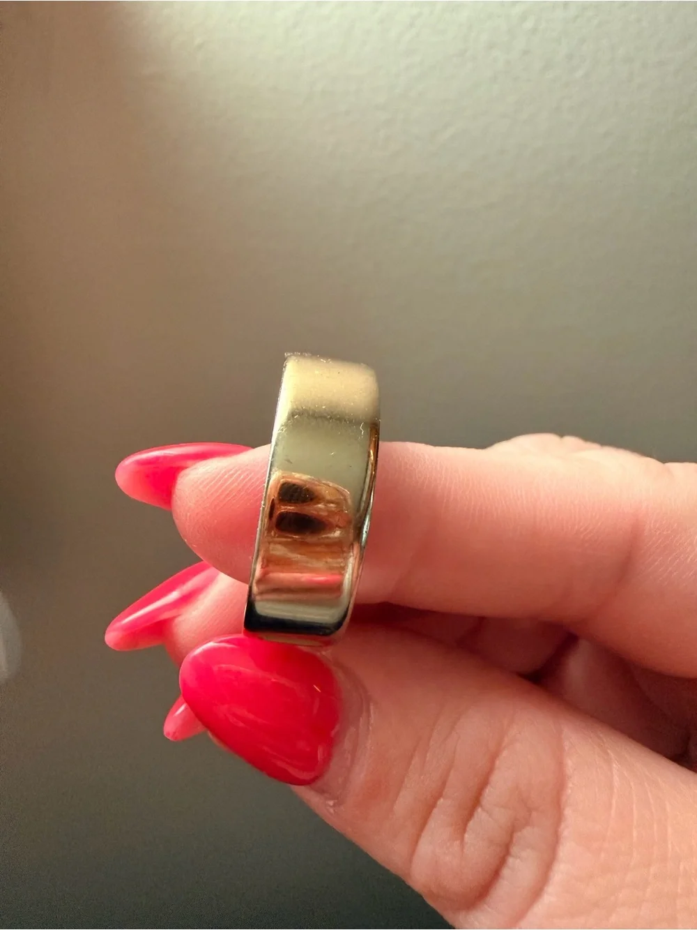 Oura Ring 4 Size 9 with Charger and Charging Case